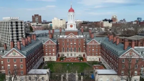 Harvard’a Trump Şoku! 2,2 Milyar Dolarlık Fon Askıya Alındı