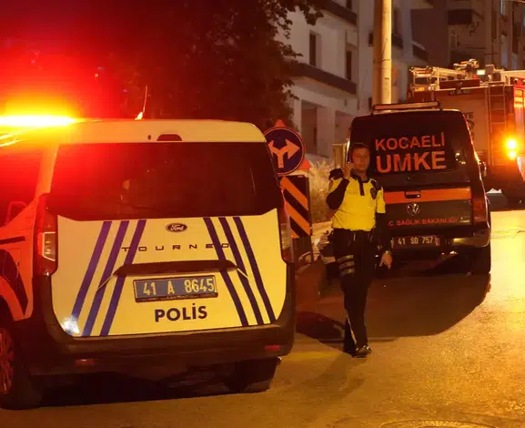 Mutfakta yemek pişerken büyük gürültü koptu: Şans eseri kurtuldular, ev tahliye edildi