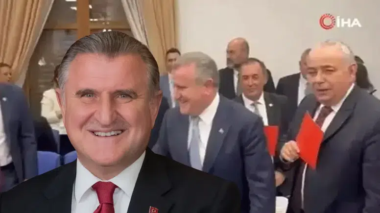 Bakan Bak’tan CHP’nin “Kırmızı Kart” Protestosuna Esprili Yanıt! 'VAR'dan Döner O!'