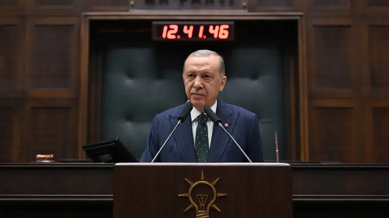 Cumhurbaşkanı Erdoğan'dan Özgür Özel'e Sert Tepki: “Yerli ve Milli Duruş Sergilemiyor”