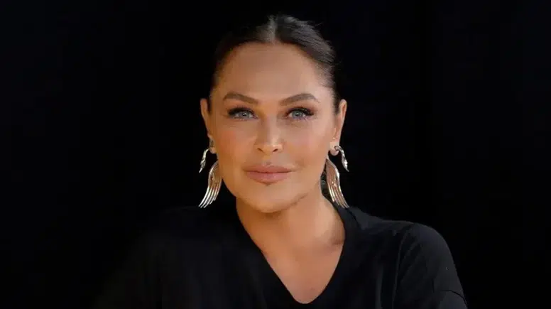 Ünlü Şarkıcı Hülya Avşar İş Dünyasına Adım Attı