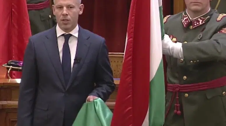 Macaristan’da yeni dönem: Viktor Orban devri kapandı, Peter Magyar koltuğa oturdu