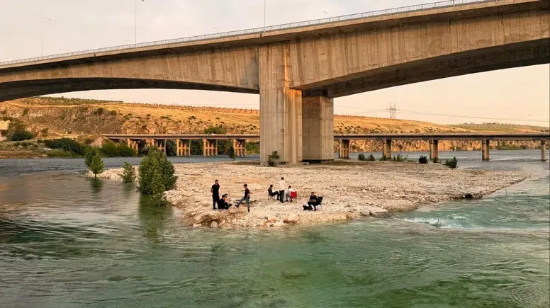 Piknik keyfi kabusa dönüyordu: Fırat Nehri'nde mahsur kalan 8 kişi ölümden döndü