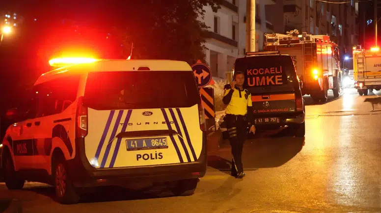 Mutfakta yemek pişerken büyük gürültü koptu: Şans eseri kurtuldular, ev tahliye edildi