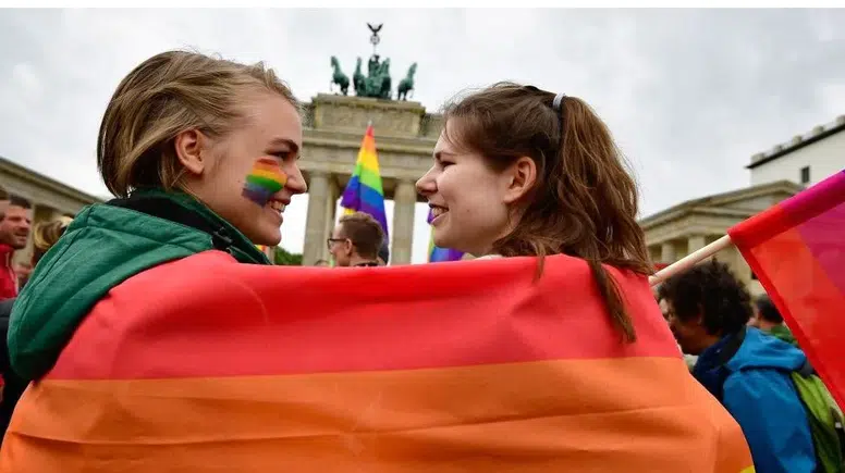 Berlin'de kanlı saldırı: Onur Yürüyüşü'nde otomobil dehşeti yaşandı