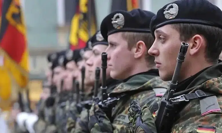 Almanya’da 18 Yaşındaki Erkekler İçin Askerlik Formu Doldurma Zorunluluğu Geliyor