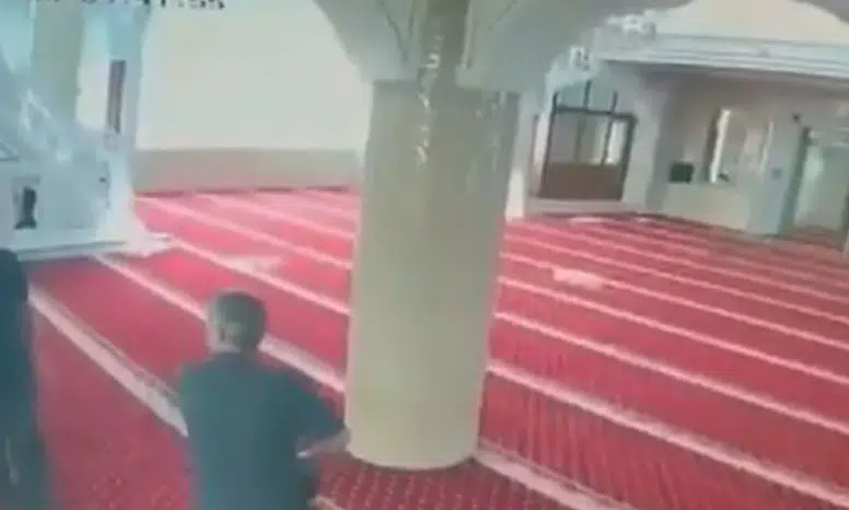 Bahçelievler’de camide dehşet anları: Temizlik yapan imama yumruklu saldırı