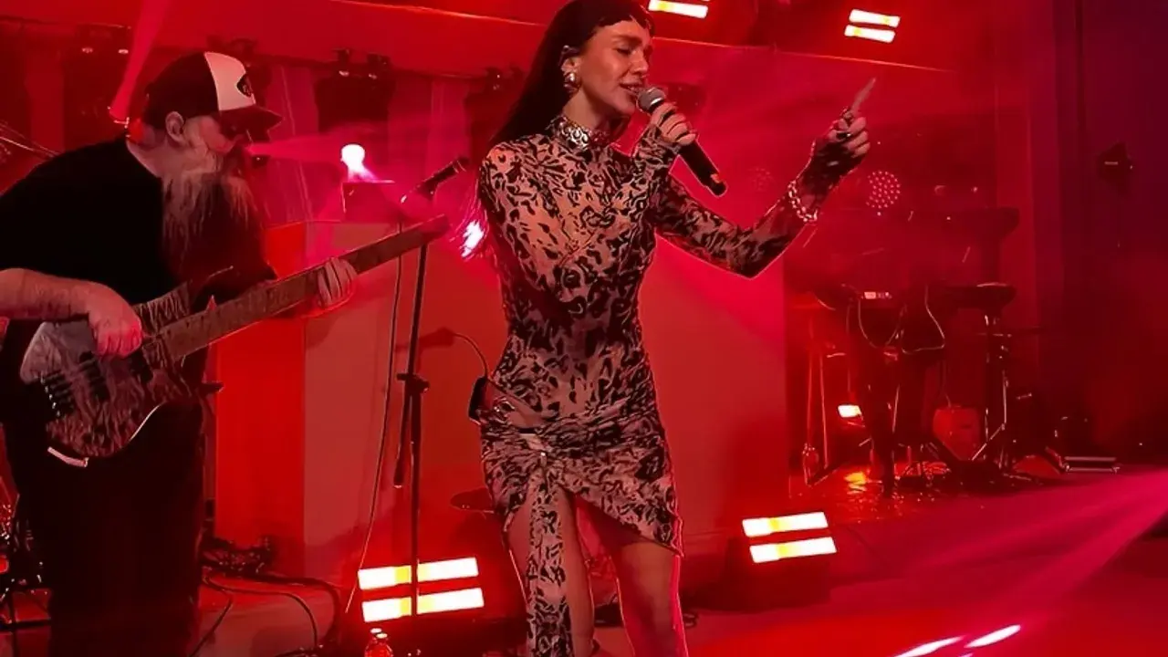 Leopar Desenli Kostümüyle Sahneye Damga Vurdu! Aybüke Albere’den Unutulmaz İstanbul Gecesi 2