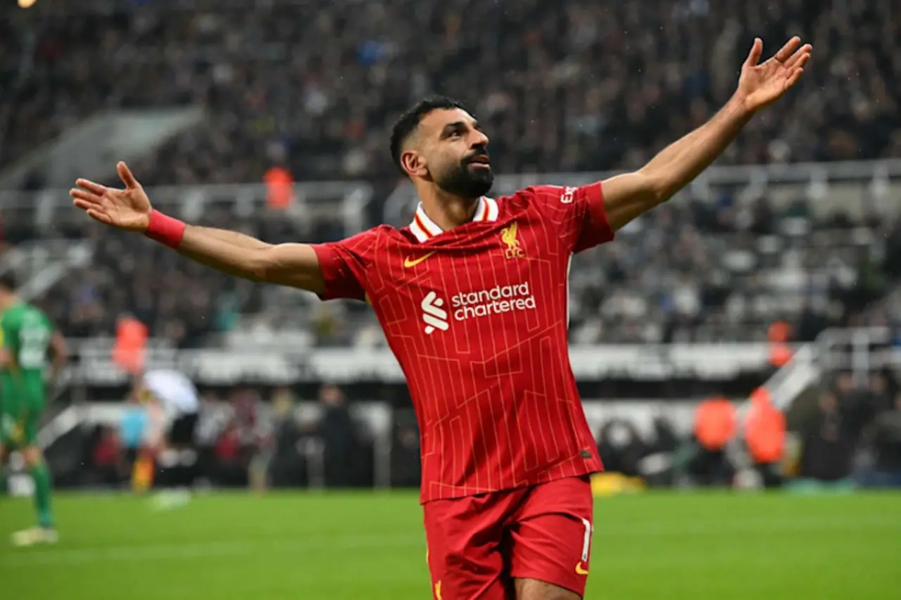 Mohamed Salah’tan Sürpriz Karar! Liverpool’da Kaldı, Hedef Şampiyonlar Ligi 3