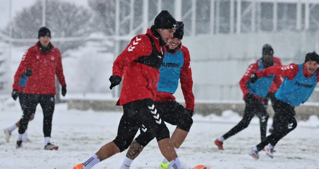 Fenerbahçe’ye Sivas’ta Kar Engeli! Kritik Maç Eksi 6 Derecede Oynanacak 1