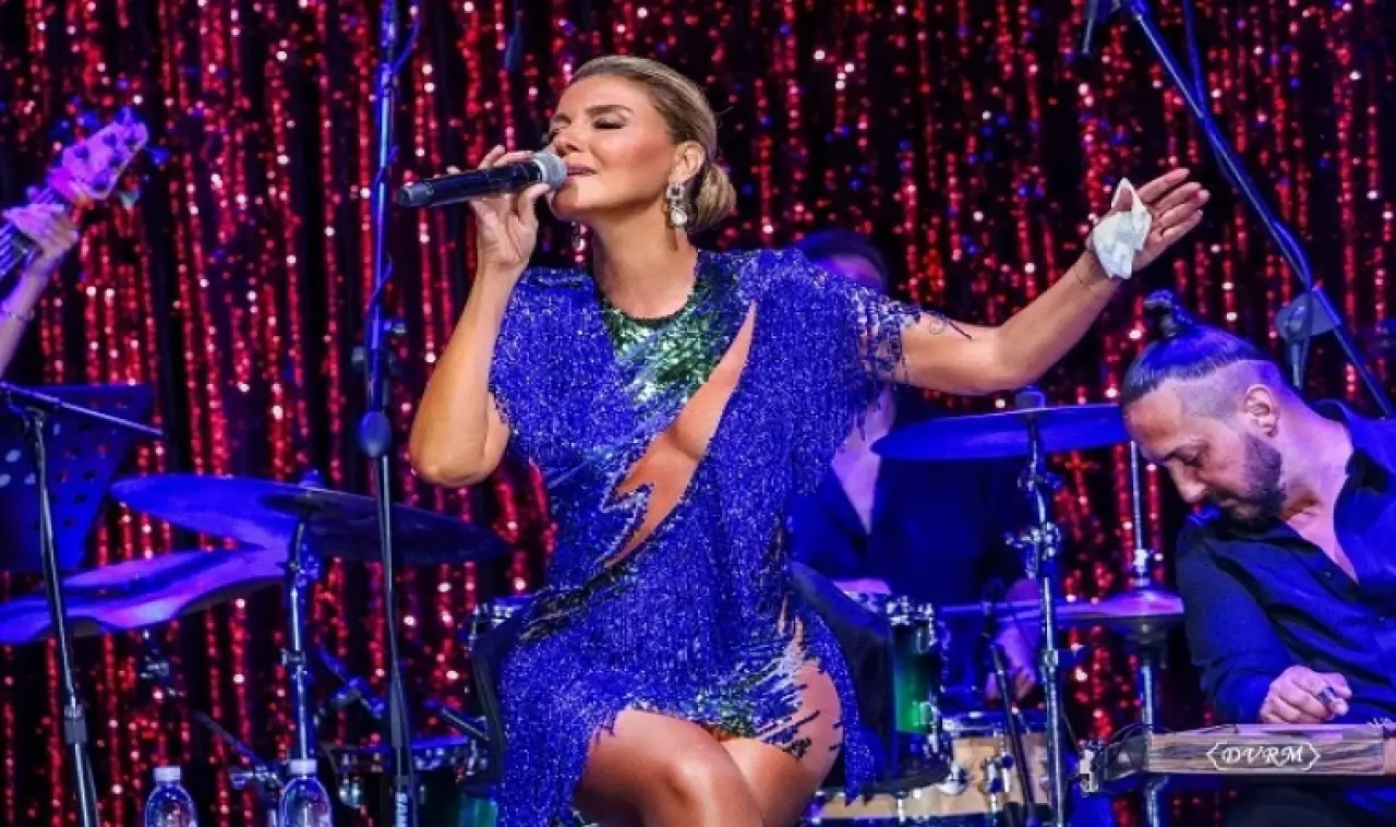 Gülben Ergen Zamanı Tersine Çevirdi! 20 Yıl Öncesine Dönen Formuyla Kıbrıs’ta Göz Kamaştırdı 2