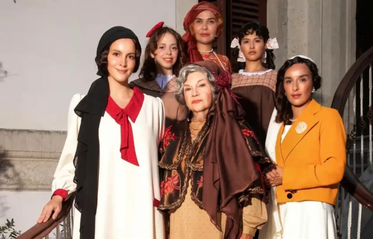 Nevra Serezli’den Tiyatroda Tarihi Bir Dönüş! “Veda” Ayakta Alkışlanıyor 2