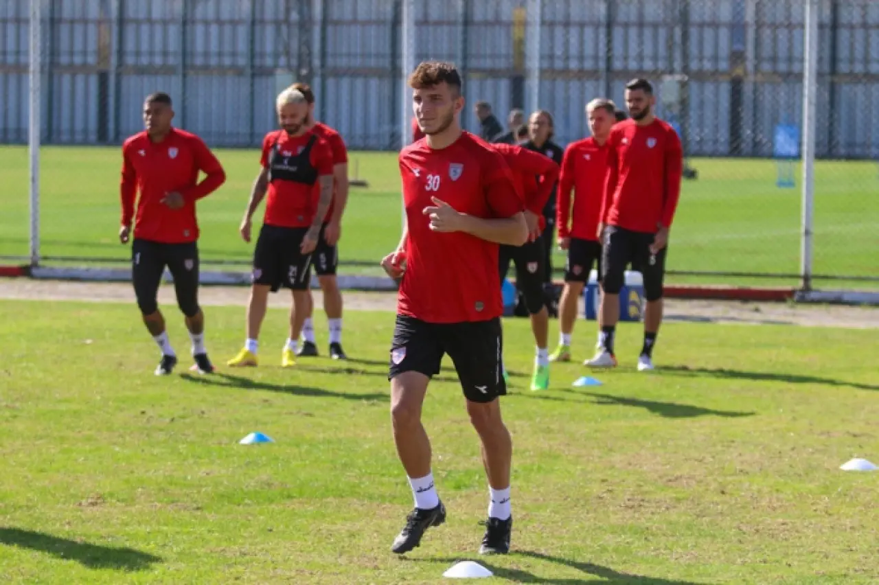 Samsunspor’da Galatasaray Maçı Öncesi Şok Gelişme! Üç Oyuncu Takımdan Ayrı Çalıştı 2