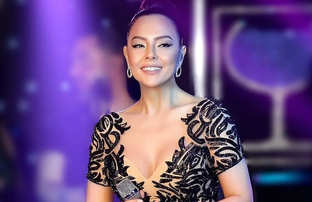 Ebru Gündeş’in Sır Gibi Sakladığı Kızı Alara’ya Yoğun İlgi! Kim Bu Genç Kız? 3