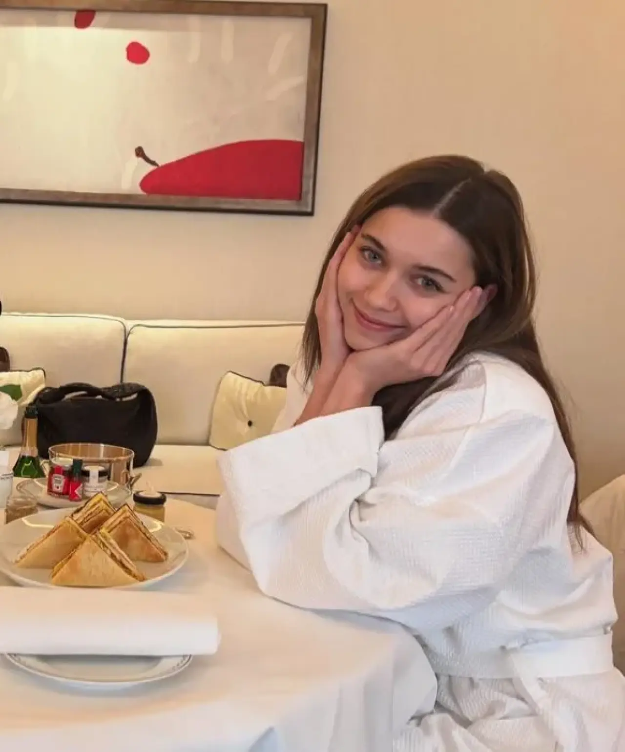 Afra Saraçoğlu’ndan Estetik Algılara Meydan Okuyan Fotoğraf! 2