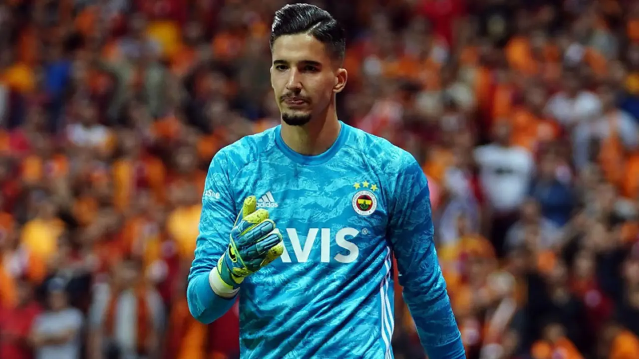 Fenerbahçe’nin Eski Kaptanı İçin Sürpriz Gelişme! Altay Bayındır Süper Lig'e Dönüyor 2