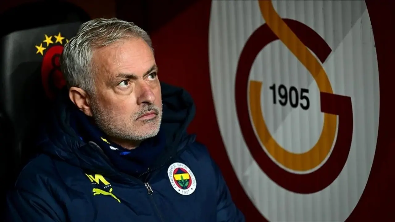 Fenerbahçe'de Taktik Krizi! Mourinho Üçlüyü Bırakıp Dörtlüye mi Geçiyor? 3