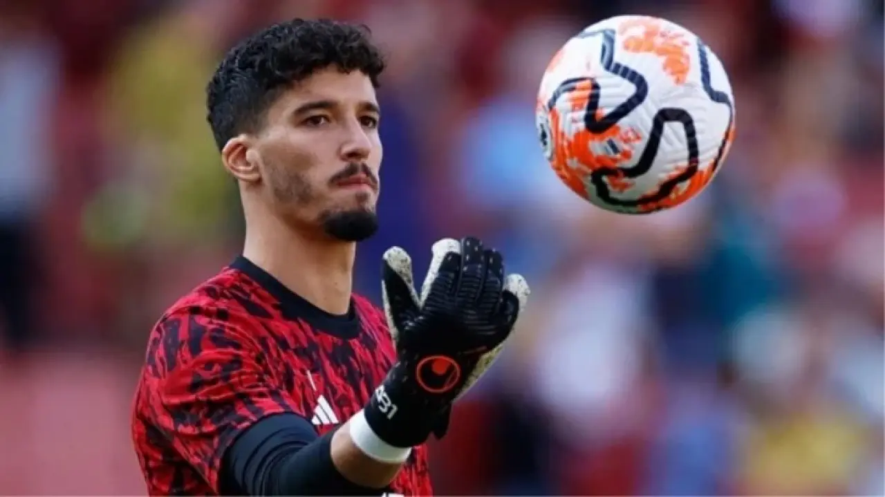 Fenerbahçe’nin Eski Kaptanı İçin Sürpriz Gelişme! Altay Bayındır Süper Lig'e Dönüyor 1