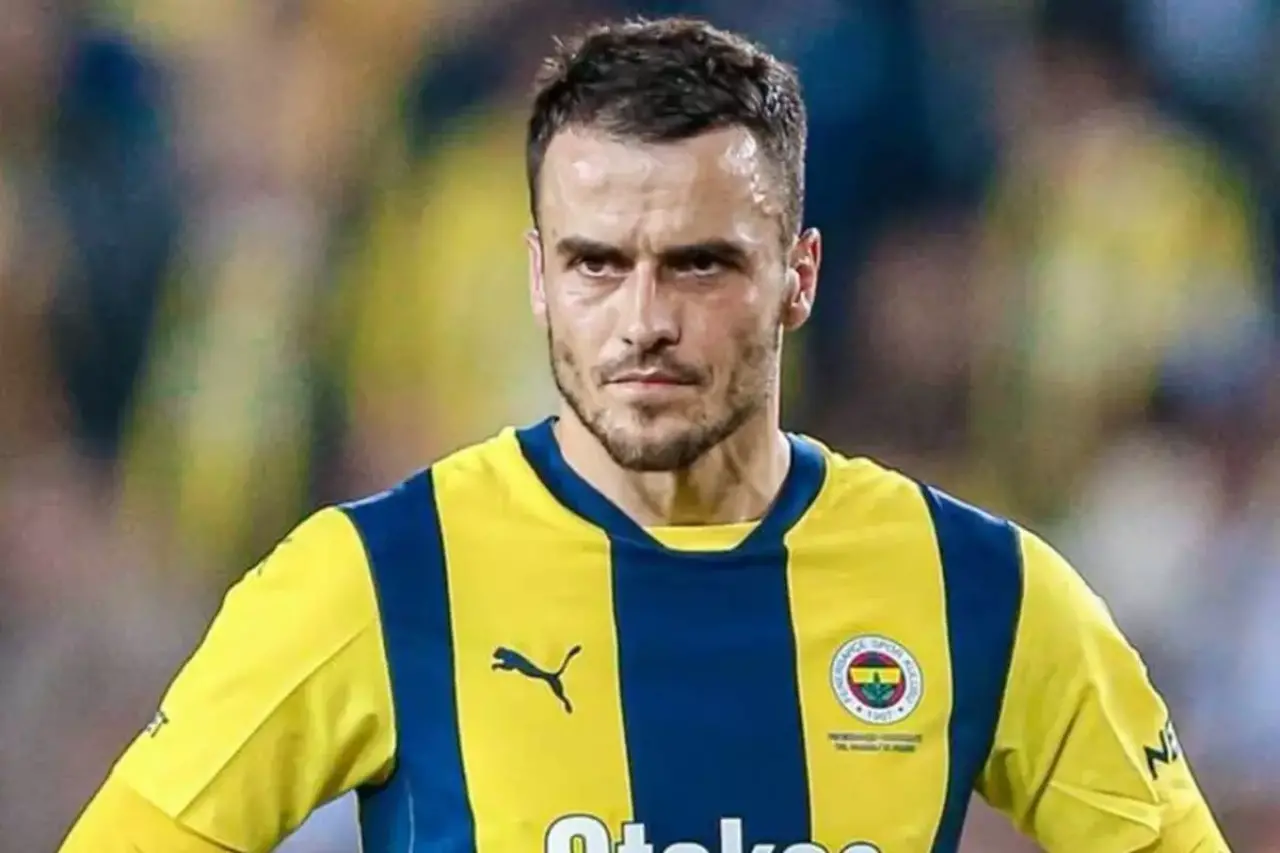 Fenerbahçe, Filip Kostic’in Bonservisini Almak İçin Juventus’la Masada! Mourinho Onay Verdi 1