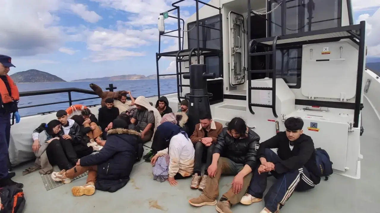 Kaş Açıklarında Facia Önledi! 80 Göçmen Son Anda Kurtarıldı 2