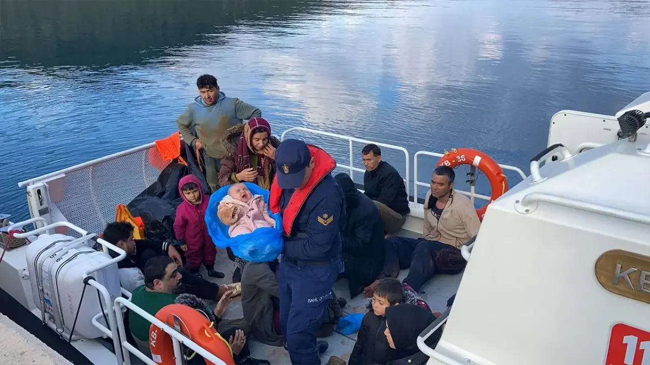 Kaş Açıklarında Facia Önledi! 80 Göçmen Son Anda Kurtarıldı 3