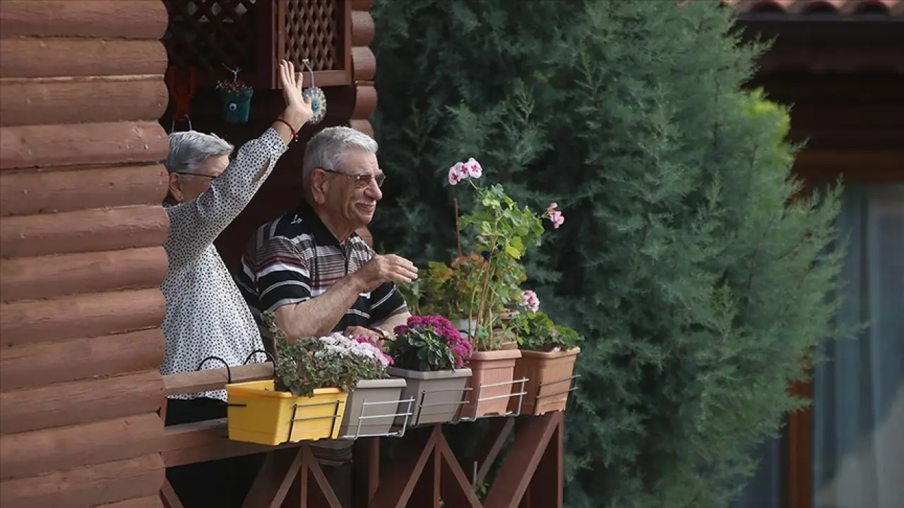 İstanbul'da 3 Katlı Huzurevinde Yangın Çıktı! 86 Kişi Tahliye Edildi 2
